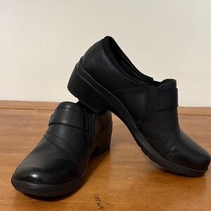 Clarks Women's Black Loafers Size 9
